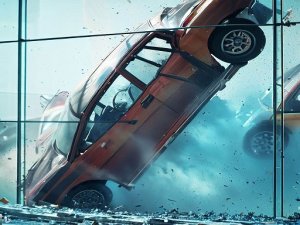 Stunt Car Crash Glass Online Game